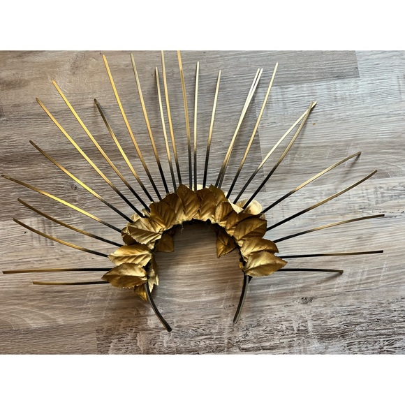 Golden floral halo spike crown - Picture 6 of 9